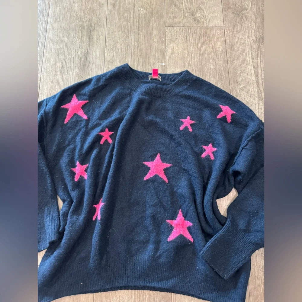 MALENITA🌻SOLD🌻Vince Camuto Navy Sweater with Pink Stars - Picture 10 of 10